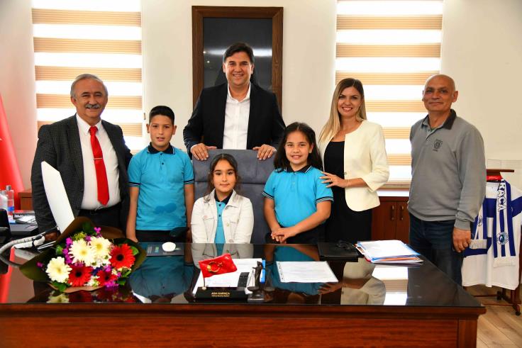 Karaca makamını minik Esra’ya bıraktı