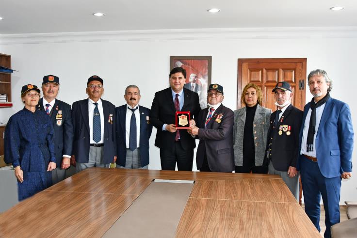 Karaca’ya anlamlı plaket