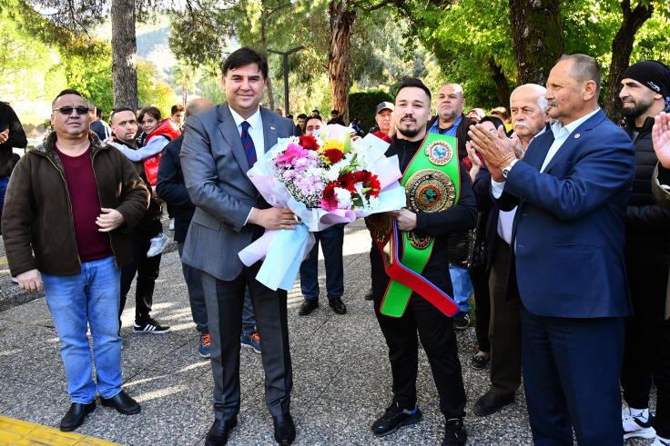 Dünya Şampiyonu Alcu, Karaca’yı ziyaret etti