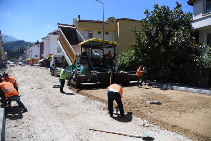 Baha Şıkman Caddesi’nde Asfalt Çalışmaları Başladı