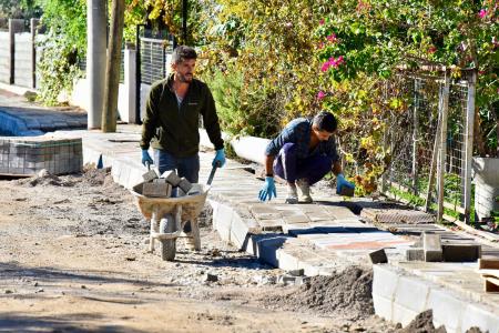 Çiftlik Mahallesi nde 15.000 m² alanda parke çalışmaları başladı