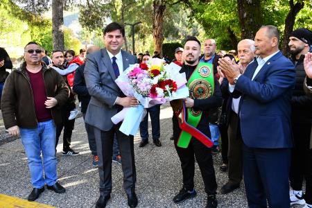Dünya Şampiyonu Alcu, Karaca’yı ziyaret etti